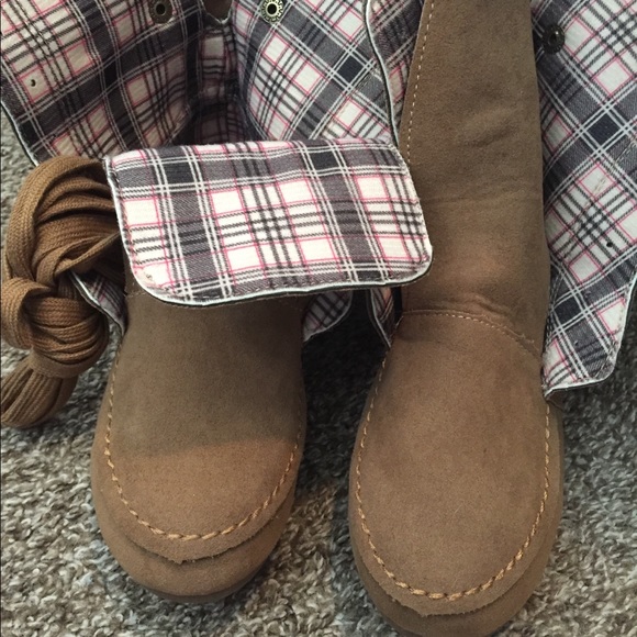 Shoes - Picture 2 of 4